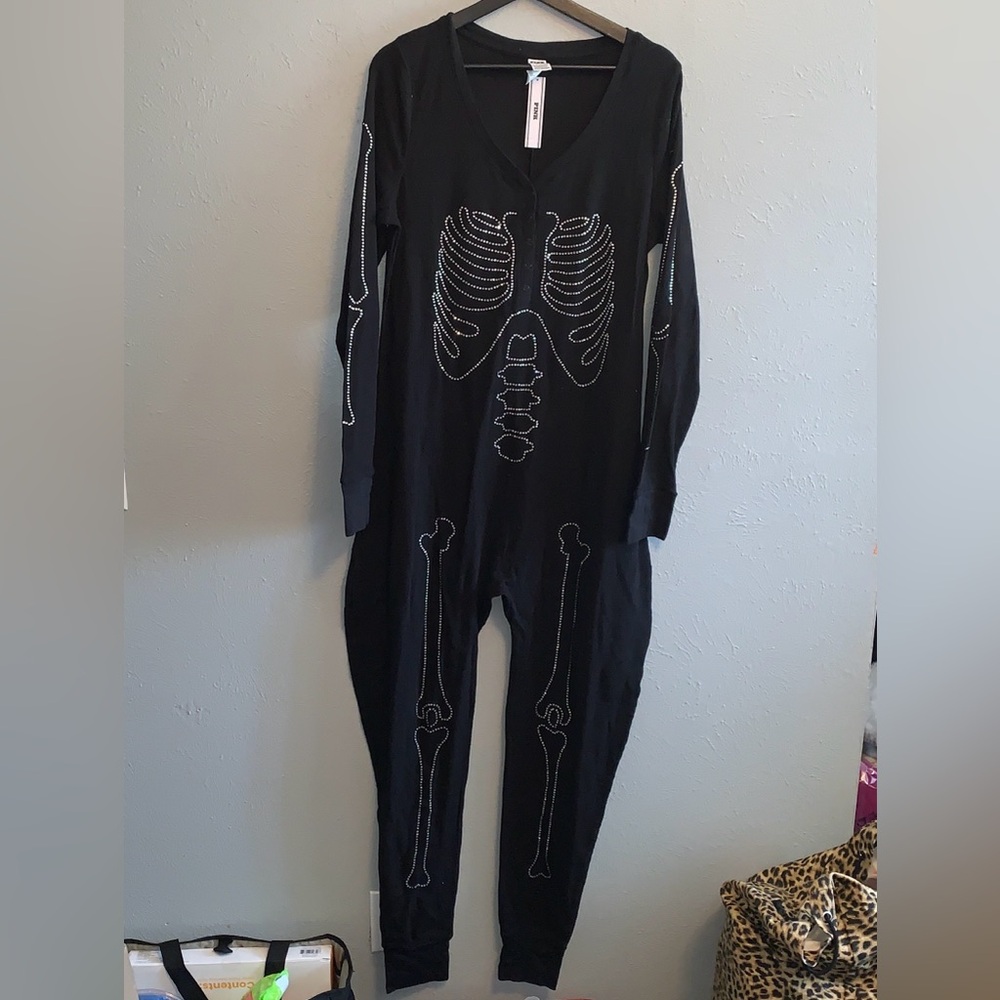 Vs skeleton onesie nwt